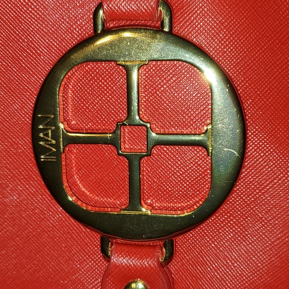 Iman designed tote bag, RedFauxLeather,pockets inside and out,goldtone hardware - Picture 3 of 8